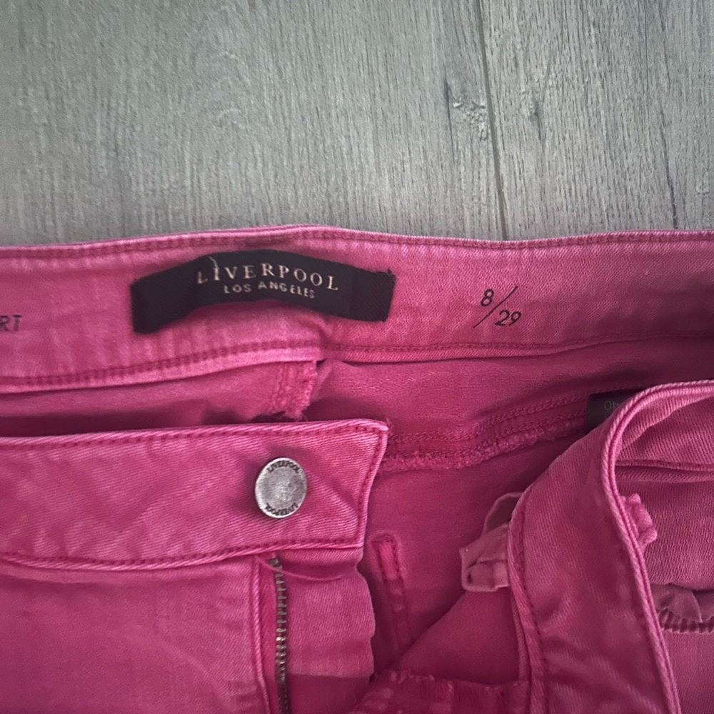 Women’s size 29 pink stretch denim shorts - Picture 2 of 2